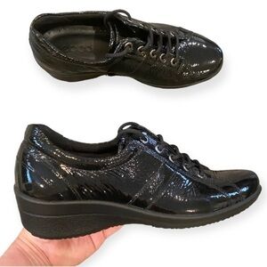 Ecco Size 5-5.5 (36) Lace Up Comfort Shoes Sneakers Black Patent Granny Grandma